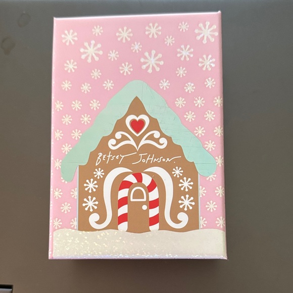 Betsey Johnson Gingerbread Pendant Necklace Long Adjustable Chain Boxed. - Picture 2 of 6